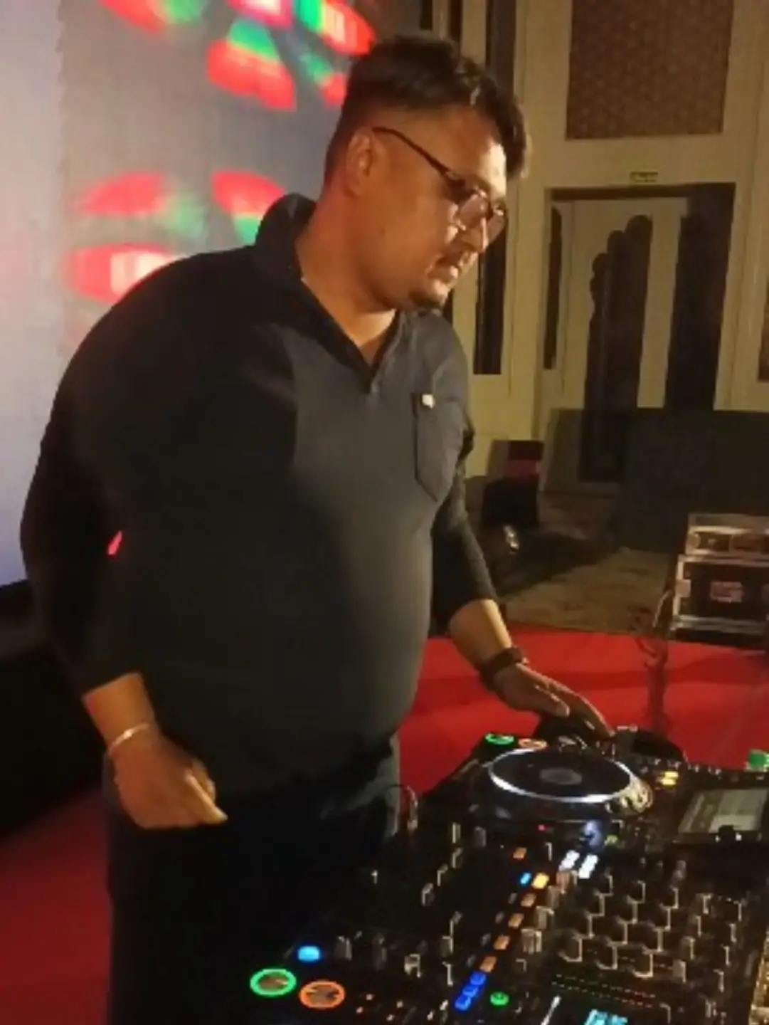 DJ